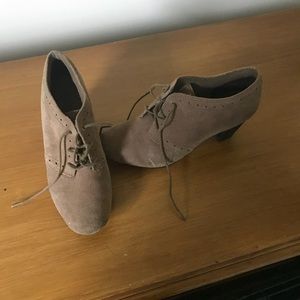 Clark’s tan tie up booties